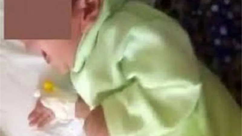 رجل يضرب ابنته حتى الموت