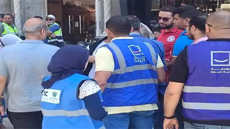 حياة كريمة تقدم الدعم للأسر المتضررة جراء انهيار عقار رشيد