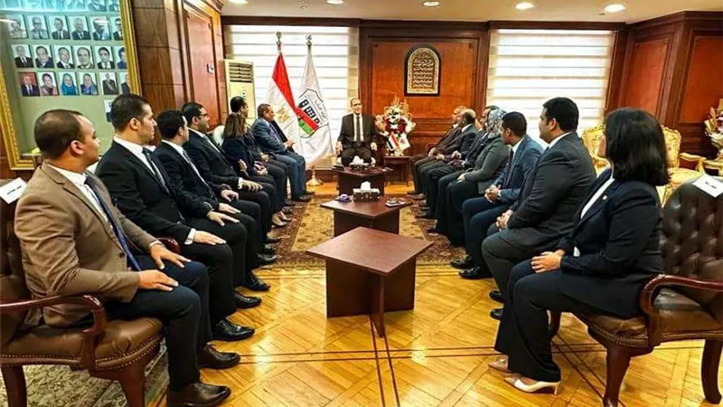 المستشار حافظ عباس يستقبل وفدًا من أعضاء مجلس إدارة نادي مستشاري النيابة الإدارية