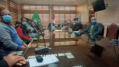 محافظ القليوبية يناقش مقترح لتطوير وتجميل ميدان العاشر