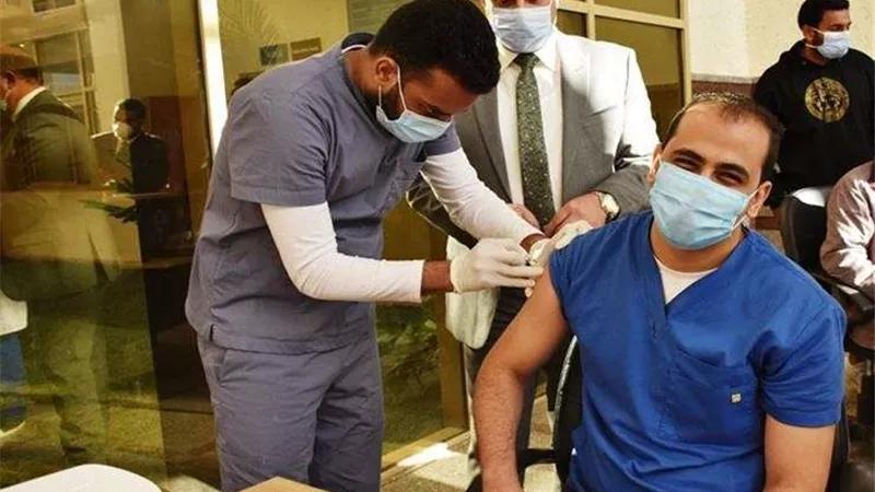 هل تطعيم لقاح كورونا يبطل الصوم؟.. وزير الأوقاف يجيب