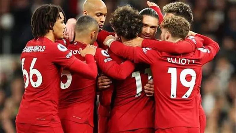 نجم ليفربول الإنجليزي على طاولة الاتحاد السعودي