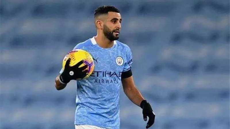 رياض محرز على أبواب الهلال السعودي