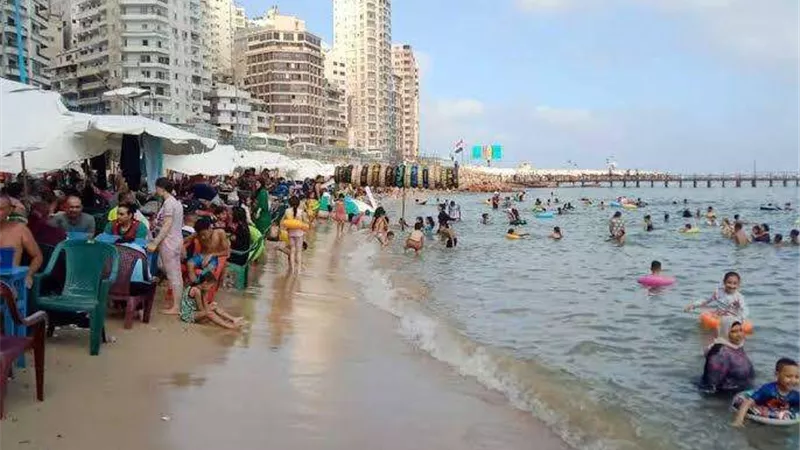 التذكرة بــ10 جنيهات.. أسعار شواطيء الإسكندرية