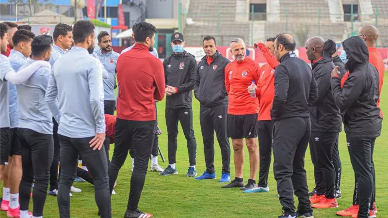 غليان في الأهلي واللاعبين يتأمرون على موسيماني.. تفاصيل نارية