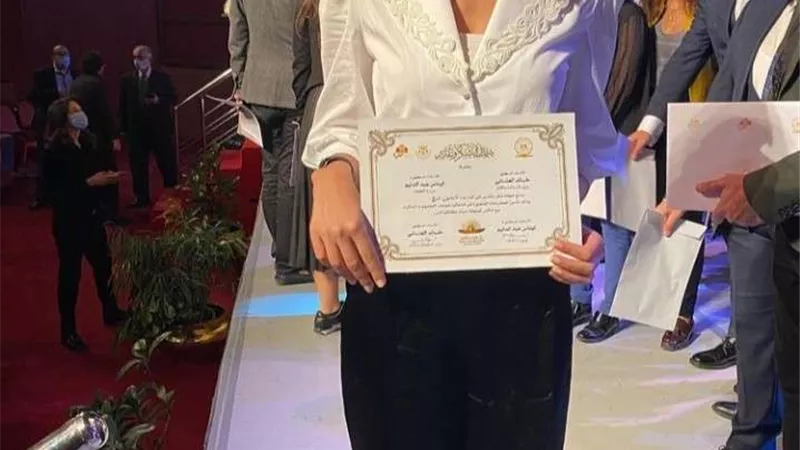 شاهد.. ناردين فرج من تكريم فريق عمل 