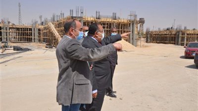 رئيس جامعة حلوان يتفقد الجامعة الأهلية ومركز الاختبارات الإلكترونية