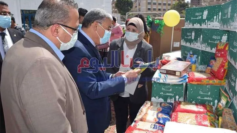 محافظ المنيا يسُلم أجهزة عرائس وإعانات شهرية للأسر الأكثر إحتياجا