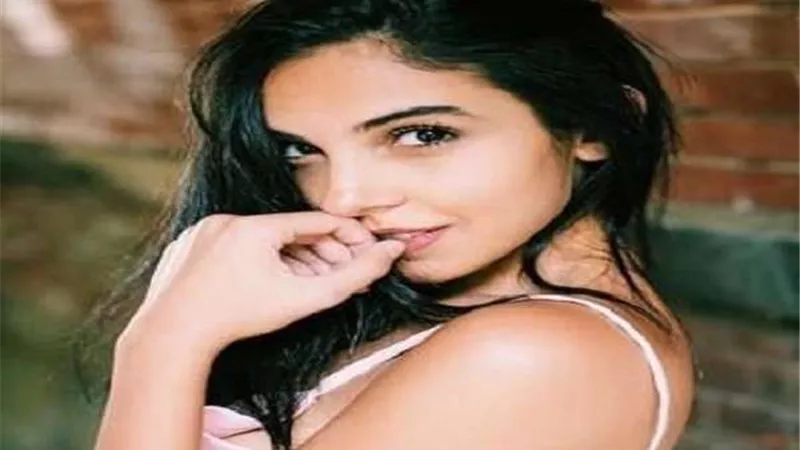 بالعباءة و الطرحة .. كيف استقبلت سلمي أبو ضيف شهر رمضان؟