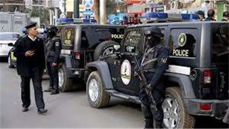 جهود مكثفة لكشف لغز العثور على فتاتين وشاب متوفيين داخل سيارة بالجيزة
