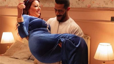 بصورة مع سمية الخشاب.. شاهد محمد رمضان يروج لمسلسل موسي