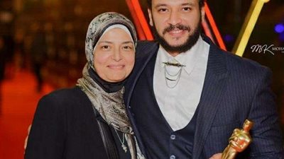 بكلمات مؤثرة.. خالد الصاوي ينعي زوجة الفنان خالد صالح