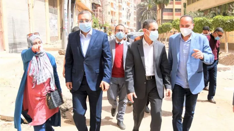 محافظ الغربية يتابع مشروعات الرصف بالمحلة ويعقد اجتماع مع القيادات التنفيذية