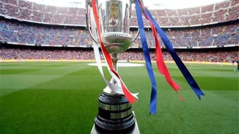 مينجويزا يتغني بكومان.. ويحلم باللقب الأول مع برشلونة