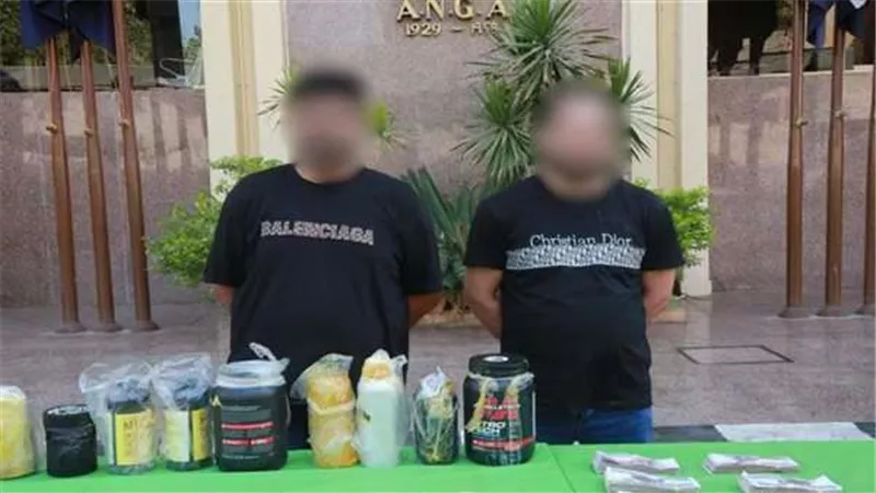 الداخلية تضبط شخصين بحوزتهما كمية كبيرة من مخدر البودر بالتجمع الخامس