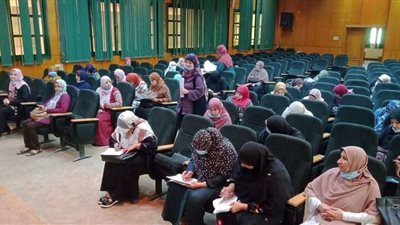 قومي المرأة بالقليوبية يدرب الرائدات الريفيات على رسائل 