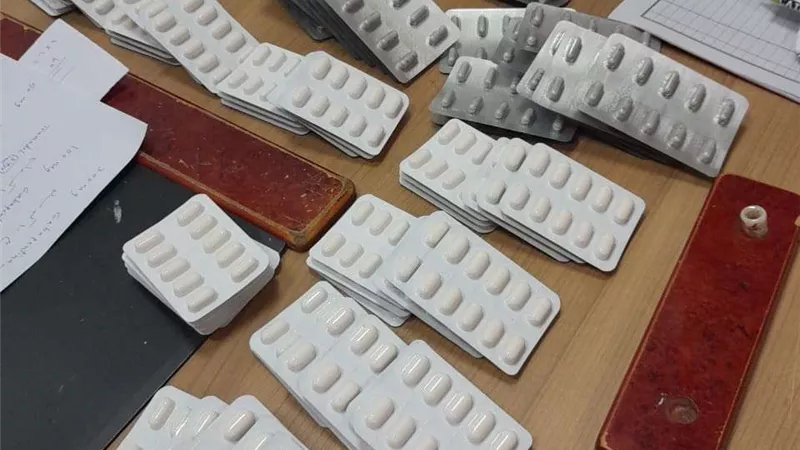 ضبط مسافر بحوزته كمية كبيرة من أدوية مدرجة بجداول المخدرات