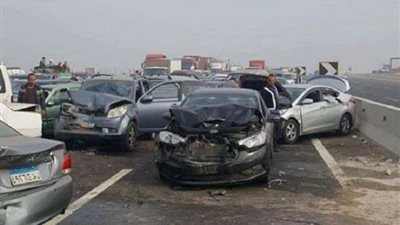 مصرع شخص وإصابة 3 آخرين في حادث انقلاب سيارة نقل بأسوان