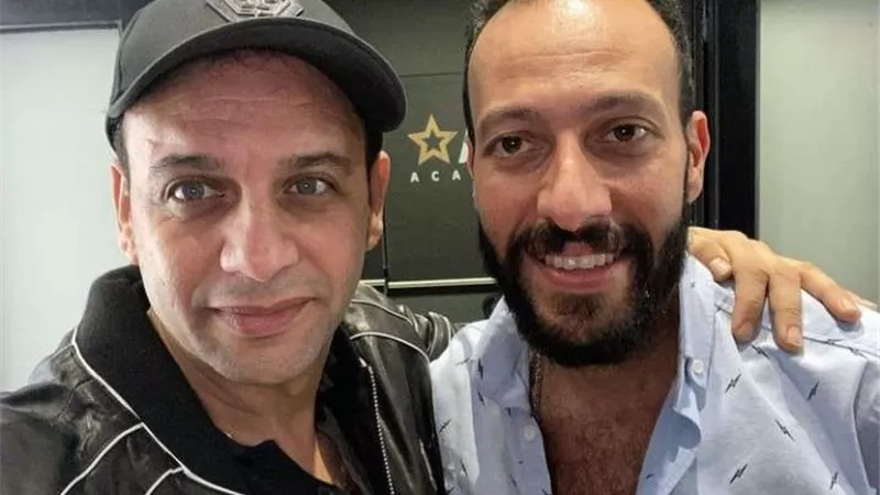 مصطفى قمر يحتفل بعيد ميلاد شقيقه الأصغر