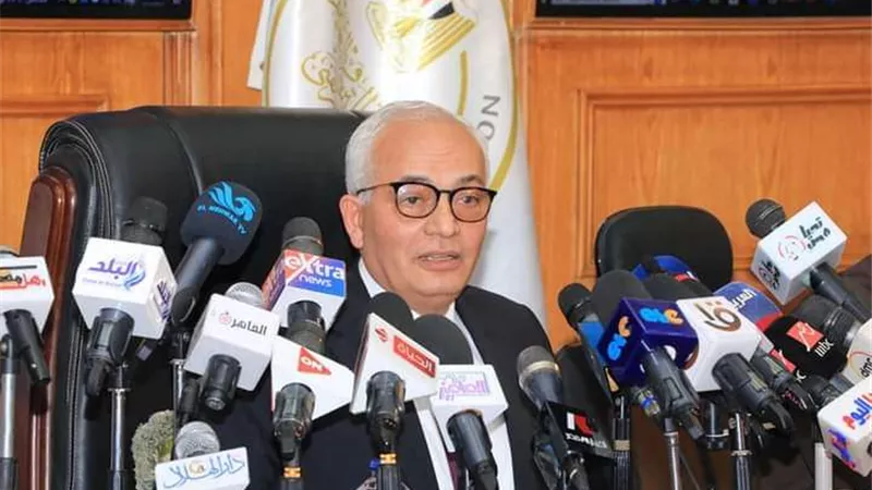 بث مباشر.. مؤتمر رضا حجازي وزير التربية والتعليم لإعلان نتيجة الثانوية العامة
