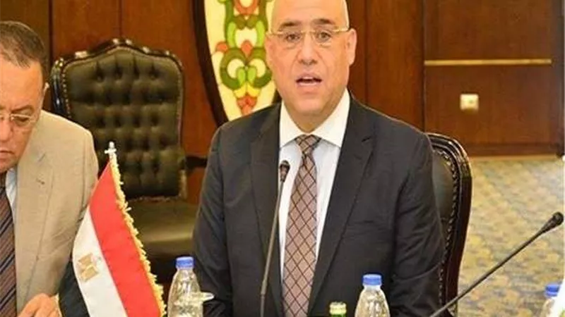وزير الإسكان: جارٍ تنفيذ 151 محطة معالجة ثنائية وثلاثية للصرف الصحى