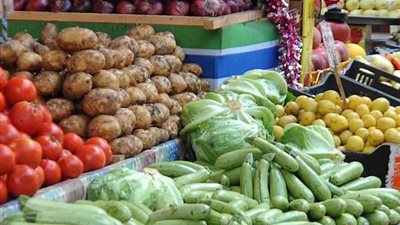 أسعار الخضروات والفاكهة اليوم الأربعاء 2 - 8 - 2023
