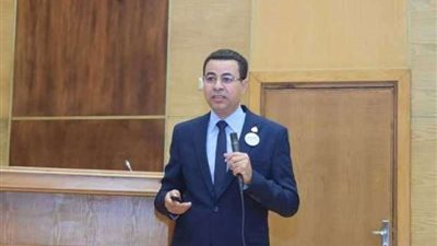 أول تعليق من المصري الفائز بجائزة أفضل علماء الرياضيات بالعالم.. فيديو