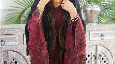 مي عمر تظهر بزي جليلة من كواليس 