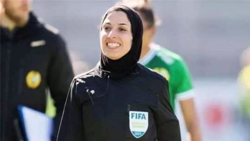 بعد المشاركة بطاقم تحكيم مباراة إنجلترا اليوم.. تعرف على مسيرة هبة سعدية