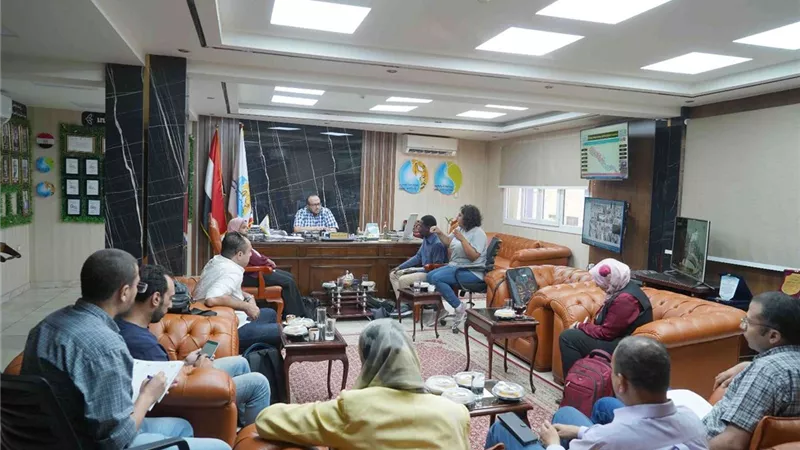 رئيس شركة مياه الشرب بسوهاج يبحث زيادة فاعلية استخدام الطاقة