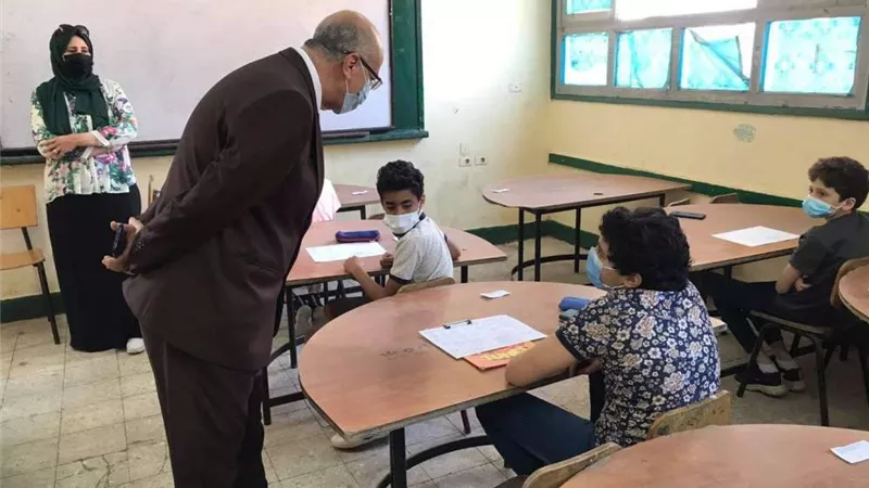 مدير بنها التعليمية: انتظام اليوم الأول من الامتحانات الشهرية