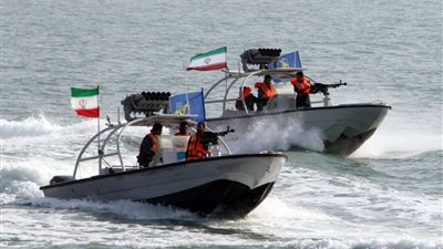 إيران تتحرش بسفن أمريكية في الخليج