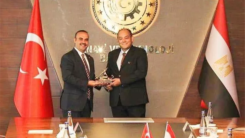 وزير التجارة والصناعة مقترح بتوقيع مذكرة تفاهم لتعزيز التعاون في مجالات الاستثمار الصناعي