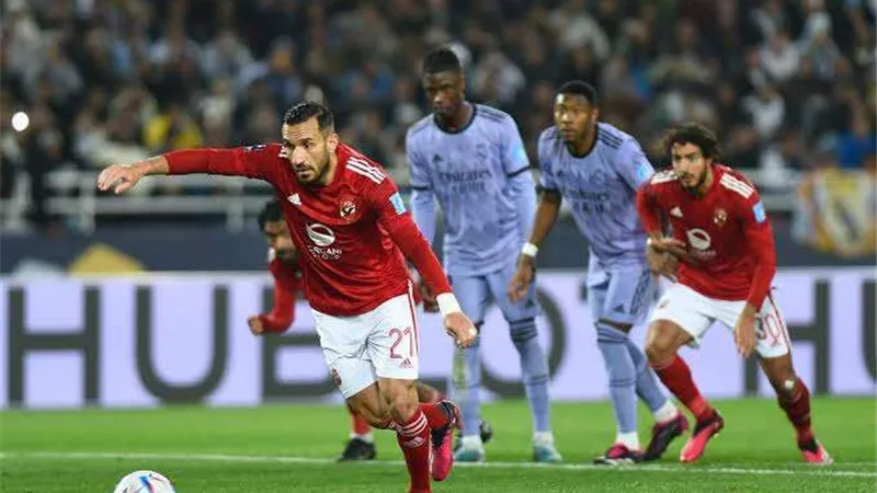 وصل لهدفه الـ50.. معلول يسجل رقمًا تاريخيًا مميزًا مع الأهلي