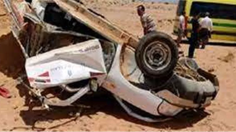 إصابة 6 أشخاص من الجيزة في حادث انقلاب سيارتهم على طريق مطروح
