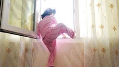 لرفض والده الخروج معه.. إنهاء حياة طفل قفزاً من الطابق الرابع بسوهاج