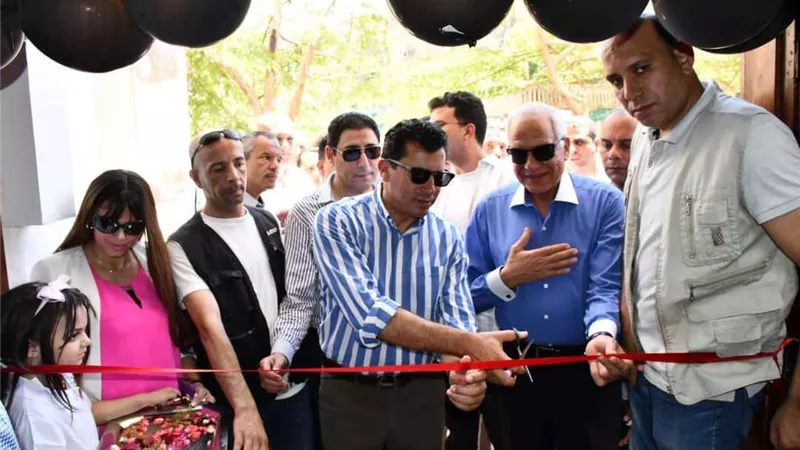 وزير الرياضة يفتتح ملعب الإسكواش بنادي الشرقية للدخان