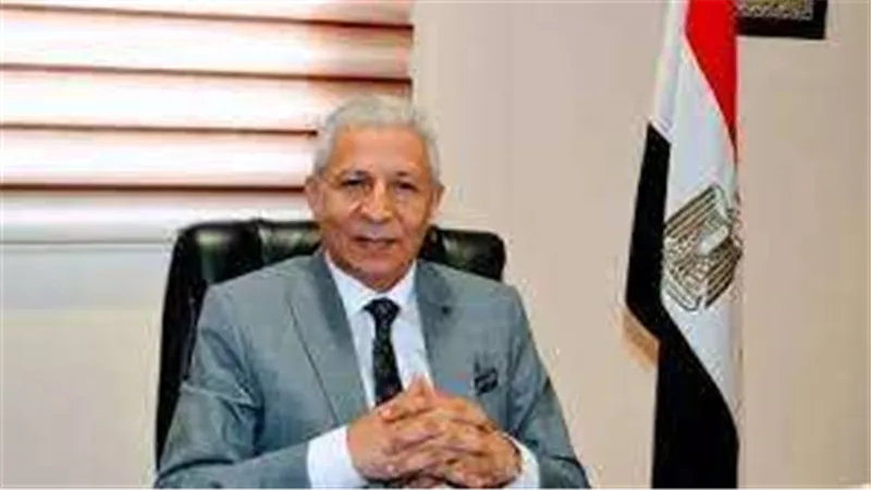مفاجآة في نفوق كميات كبيرة من الأسماك على شواطئ الإسكندرية