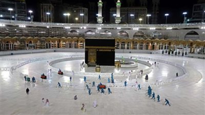 شاهد.. سقوط أمطار غزيرة على الحرم المكي