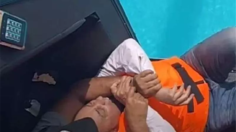 ماذا فعل طارق يحيى مع مساعد رامز عقله طار؟