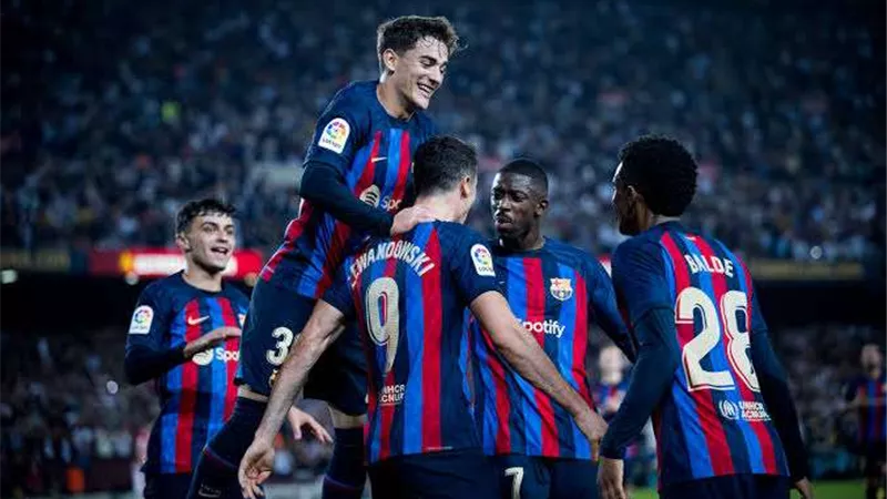 برشلونة يتوج بكأس جامبر بعد الفوز على توتنهام برباعية مقابل هدفين