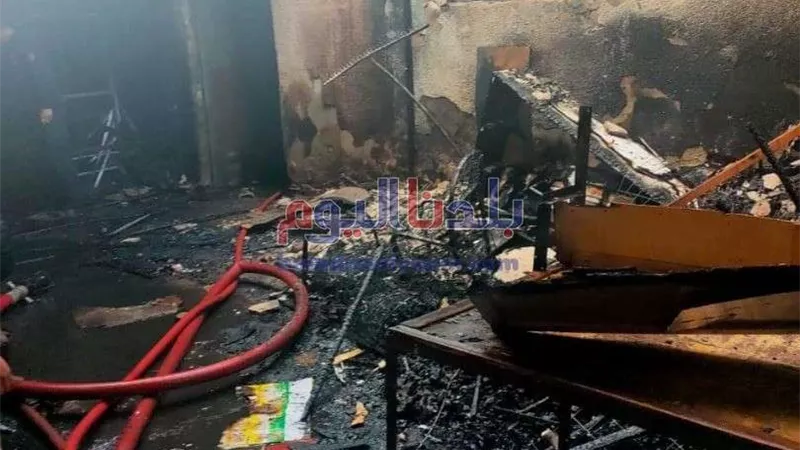 السيطرة على حريق داخل سوق تجارى بطنطا.. صور