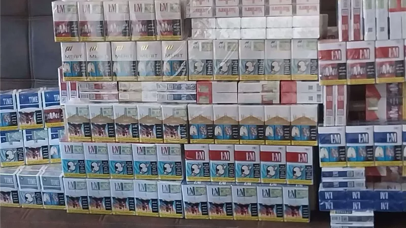 حملات تموينية تضبط 17060 علبة سجائر حجبها التجار عن المواطنين بالإسكندرية
