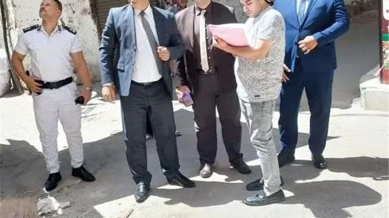 «صدر له قرار إزالة ولم ينفذ» النيابة الإدارية تعاين عقار الجمرك المنهار بالإسكندرية