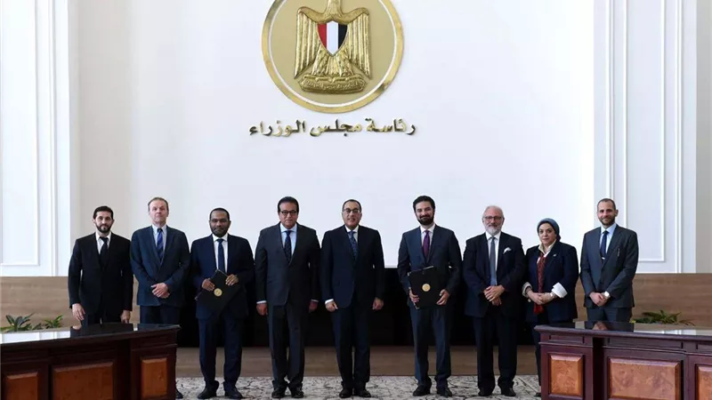 بحضور رئيس الوزراء.. وزير الصحة يوقع مذكرة تفاهم مع مركز 