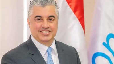 بعد تجديد تعيينه.. تعرف على  وليد جمال رئيس اقتصادية قناة السويس