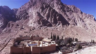 وزير السياحة يبحث آخر مستجدات تطوير موقع التجلي الأعظم بمدينة سانت كاترين