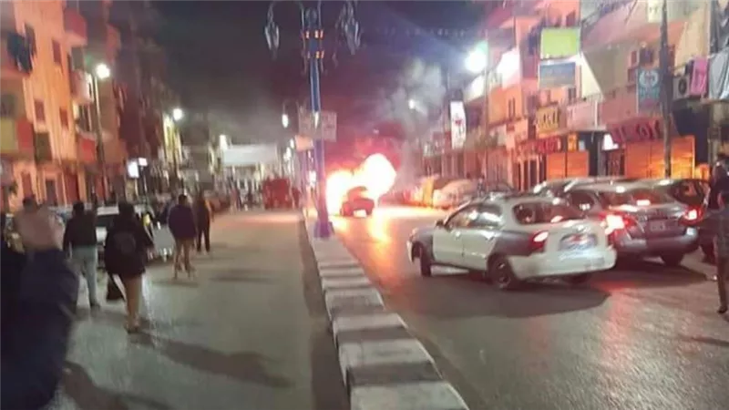 إخماد حريق شب في سيارة ميكروباص بالخانكة