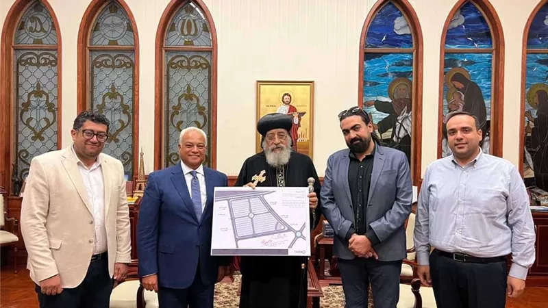 البابا تواضروس يجتمع بمسؤولي مشروع 