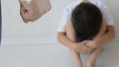 بحجة تأديبه.. ضبط الأب المُتسبب في قتل ابنه ضربًا ببولاق الدكرور